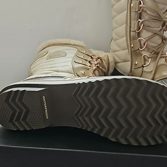 Boots - Picture 3 of 7